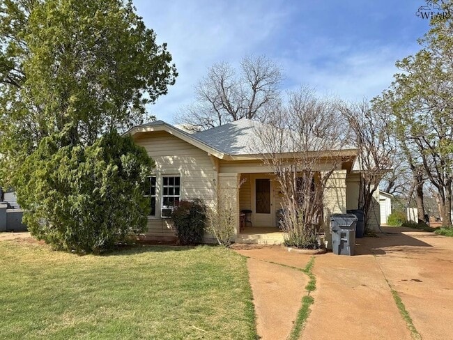 property at 1810 7th St