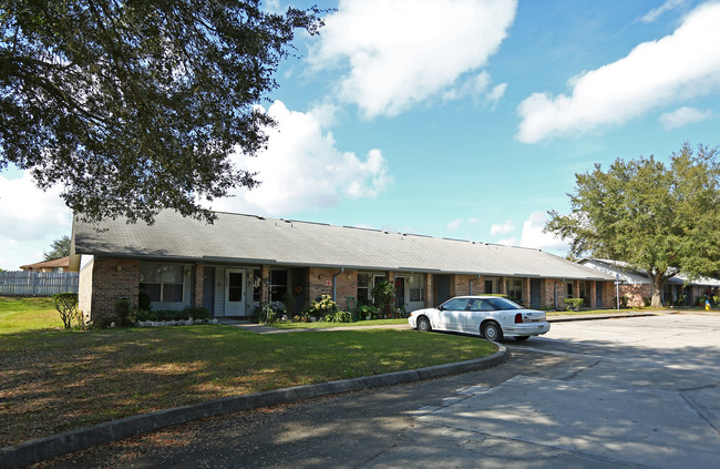 Village Chase Apartments in Zephyrhills, FL - Building Photo - Building Photo