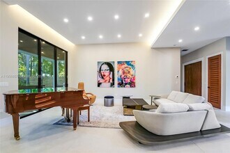 2805 Freeman St in Miami, FL - Foto de edificio - Building Photo