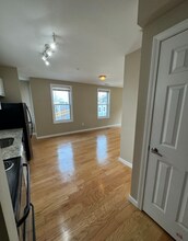 53 Chelsea St, Unit 4B in Boston, MA - Building Photo - Building Photo