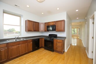2537 N Kildare Ave in Chicago, IL - Building Photo - Building Photo