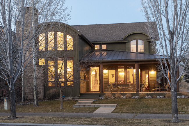property at 627 N Bridge Dr