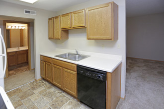Walter Estates in Sioux Falls, SD - Building Photo - Interior Photo
