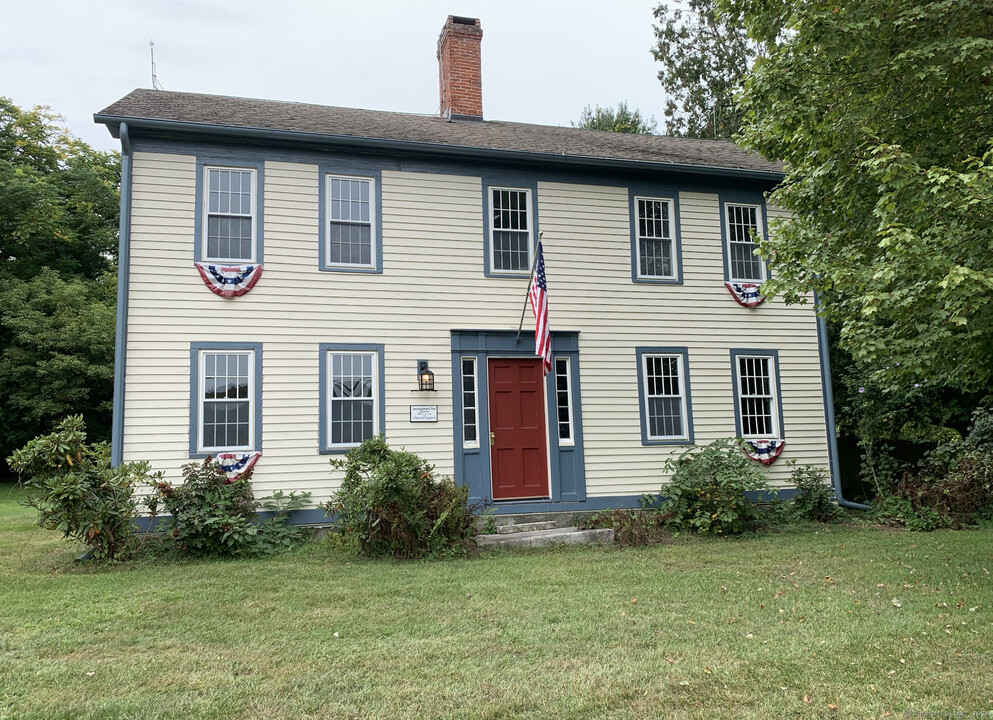 48 Gaylord Rd in New Milford, CT - Building Photo