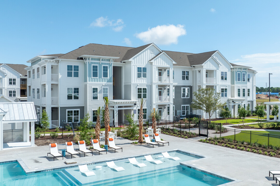 Middle Sound West Apartments in Wilmington, NC - Building Photo