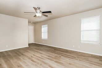 3326 Willet Way in San Antonio, TX - Building Photo - Building Photo