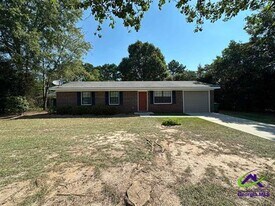 503 Coventry Ct in Perry, GA - Building Photo