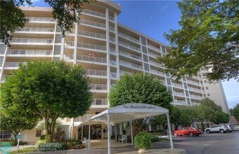 3499 Oaks Way in Pompano Beach, FL - Building Photo - Building Photo