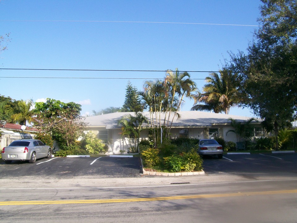 3860 NE 23rd Ave in Lighthouse Point, FL - Building Photo