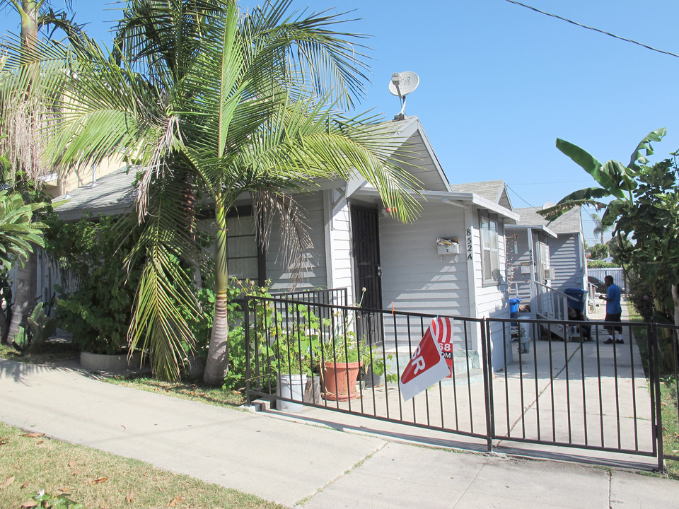 852 W 18th St in San Pedro, CA - Building Photo