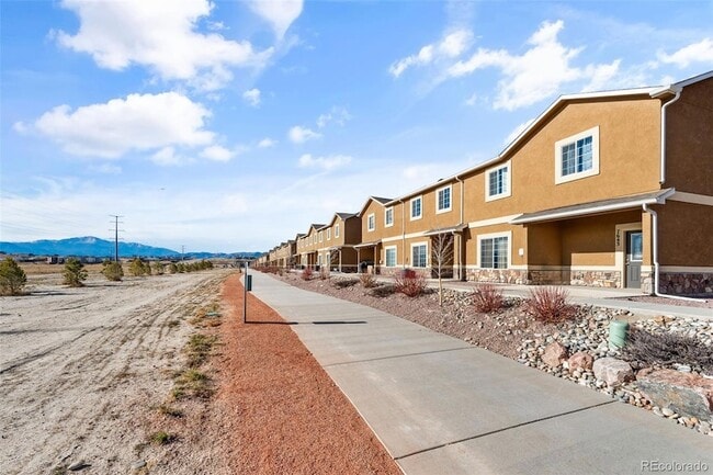 7643 Sand Lake Heights in Colorado Springs, CO - Foto de edificio - Building Photo