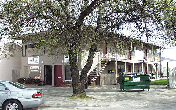 1049 Jefferson Blvd in West Sacramento, CA - Foto de edificio