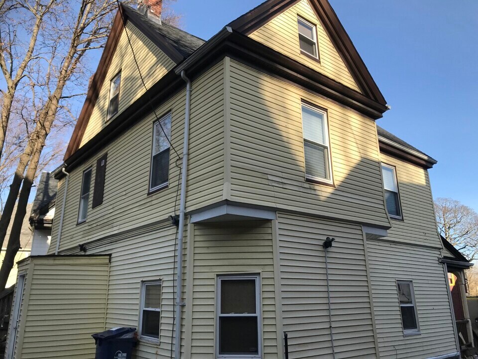 5 Otisfield St, Unit 2 in Boston, MA - Building Photo