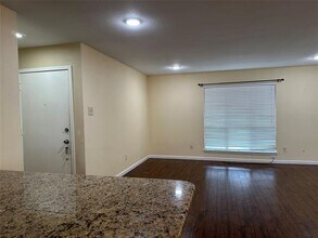 10580 High Hollows Dr in Dallas, TX - Building Photo - Building Photo