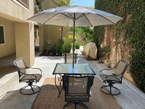 6221 Monterey Rd, Unit 102 in Los Angeles, CA - Building Photo - Building Photo