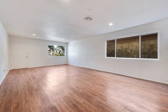 540 E Hyde Park Pl in Inglewood, CA - Foto de edificio - Building Photo