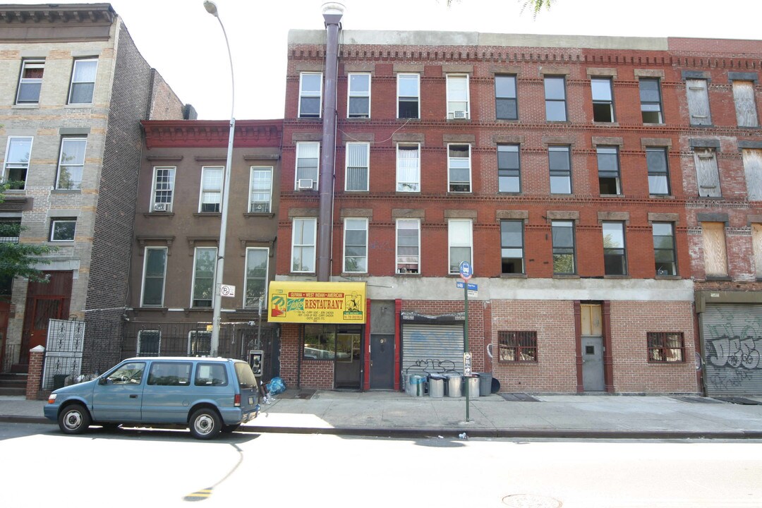 98 Malcolm X Blvd in Brooklyn, NY - Foto de edificio