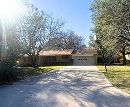 2609 Washington St in Commerce, TX - Building Photo - Building Photo