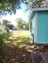 3103 Avenue H in Dickinson, TX - Building Photo