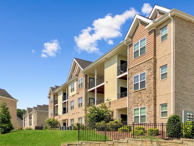 Plantation at Pleasant Ridge in Greensboro, NC - Building Photo - Building Photo