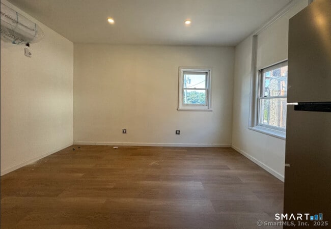 61 Field St in Waterbury, CT - Building Photo - Building Photo