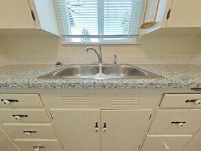 1098 SW 14th Ave in Albany, OR - Building Photo - Building Photo