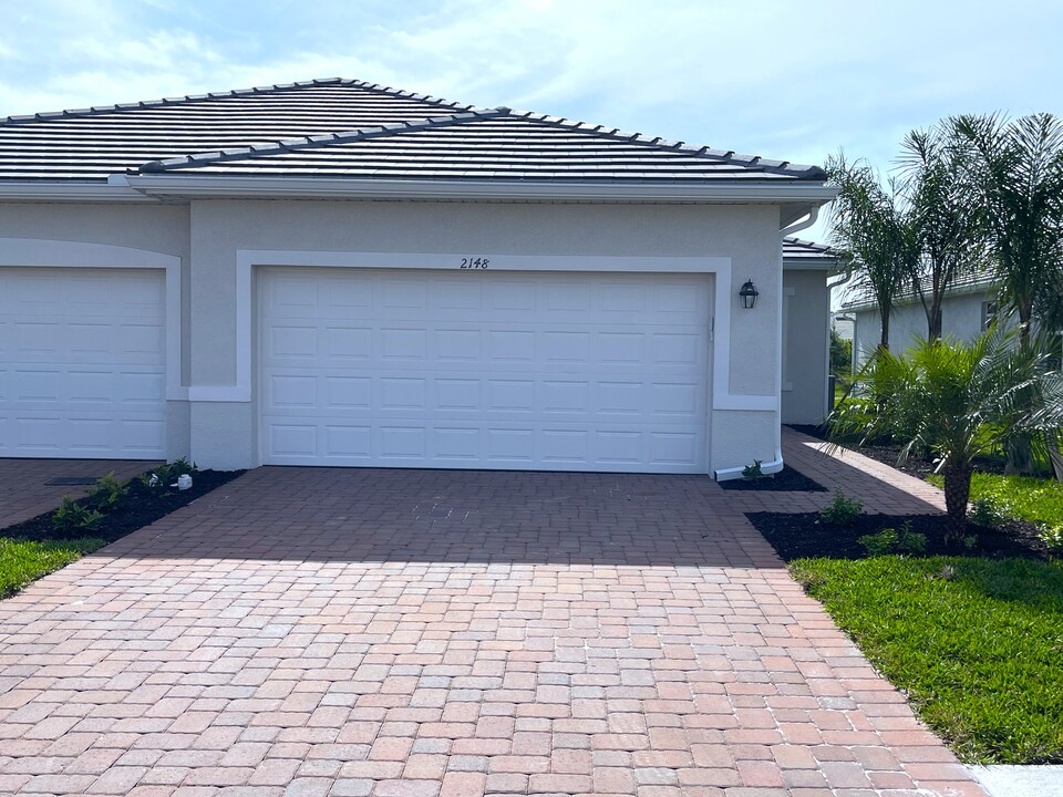 2148 Dragonfruit Wy in Naples, FL - Building Photo