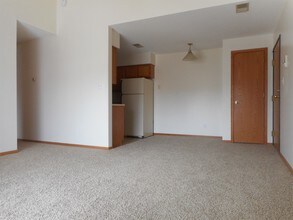 3425 Queen Dr SW-Unit -3425-5 in Cedar Rapids, IA - Foto de edificio - Building Photo