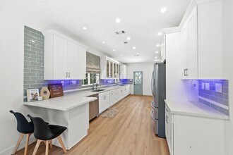 1104 S Crest Dr in Los Angeles, CA - Building Photo - Building Photo