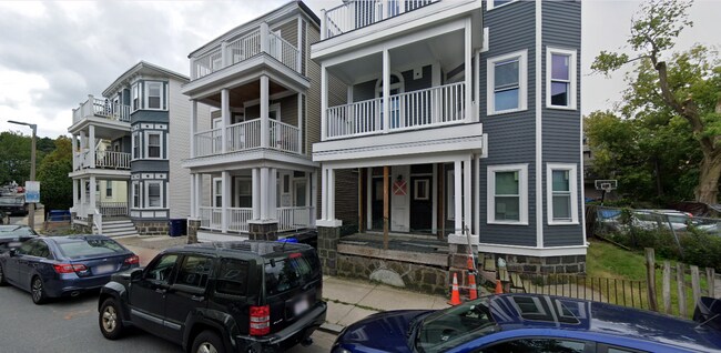 11 Woodlawn St, Unit 1