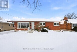 10 Redwood Ave in St Catharines, ON - Building Photo