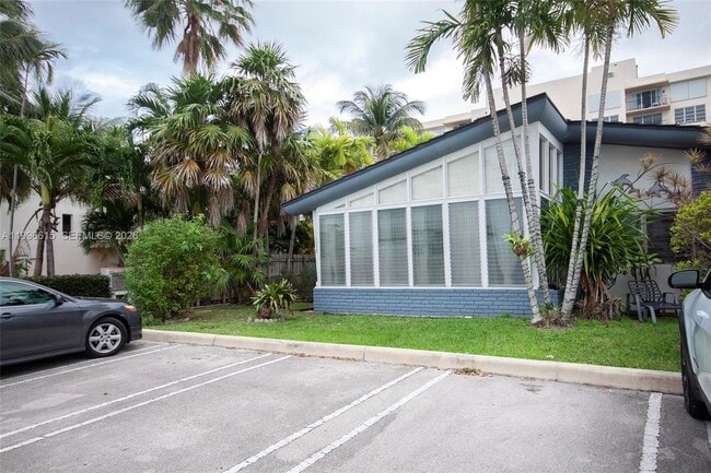 1050 92nd St in Bay Harbor Islands, FL - Building Photo - Building Photo