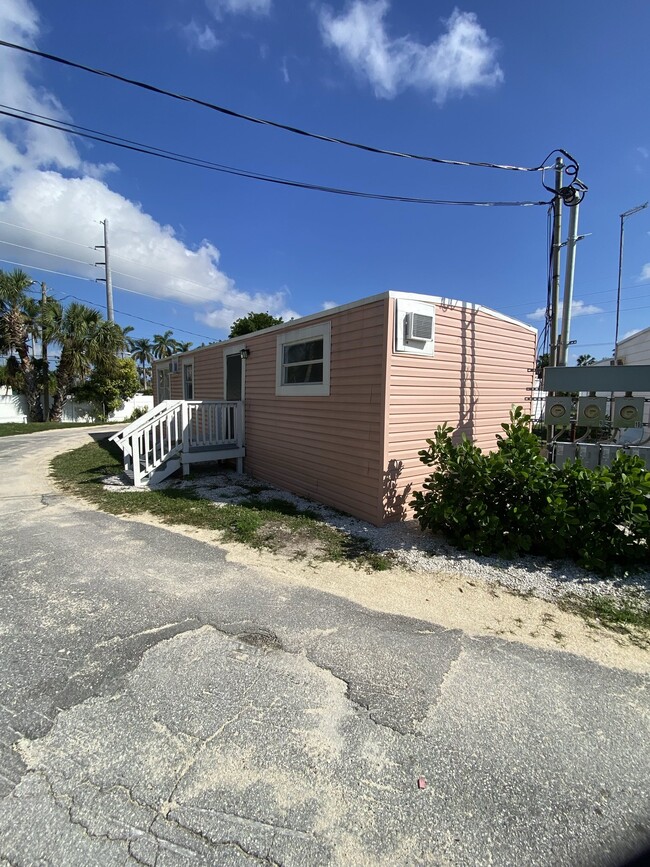 4037 Davis Rd in Palm Springs, FL - Building Photo - Building Photo