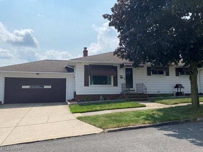 5653 Cumberland Dr in Garfield Heights, OH - Building Photo - Building Photo