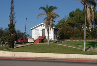 345-49 W San Ysidro Blvd in San Ysidro, CA - Building Photo - Building Photo