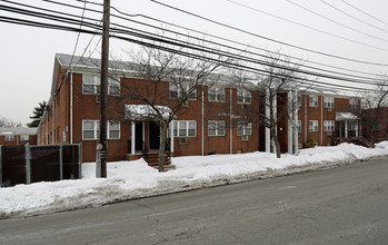 Cynthia Gardens in Lodi, NJ - Foto de edificio - Building Photo