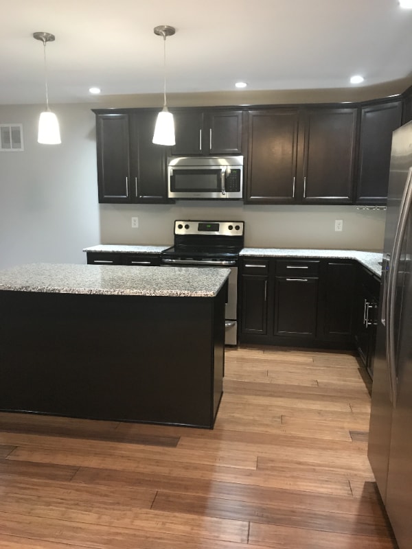 868 1/2 S Main St