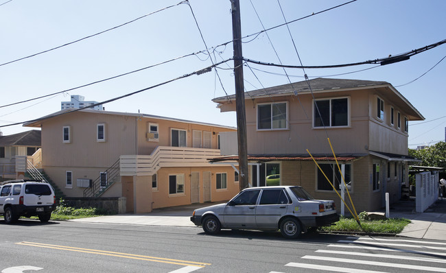 1107 Hassinger St in Honolulu, HI - Building Photo - Building Photo