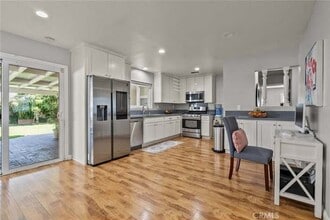 510 Valley Home Ave in La Habra, CA - Foto de edificio - Building Photo