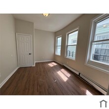 142 Johnson Ave in Newark, NJ - Foto de edificio - Building Photo