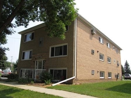 205-219 Parker Ave in West Chicago, IL - Foto de edificio