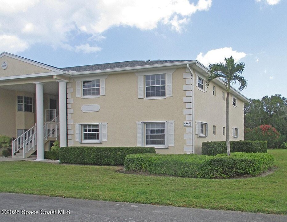 740 Lake Orchid Cir in Vero Beach, FL - Building Photo