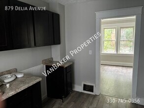 879 Delia Ave in Akron, OH - Building Photo - Building Photo