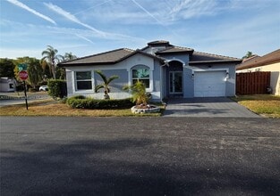 15717 SW 80th Ln in Miami, FL - Building Photo - Building Photo