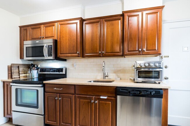 16D Troy Dr in Springfield, NJ - Building Photo - Building Photo