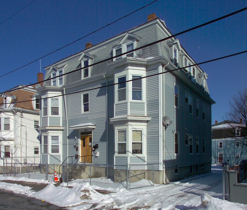 680 3rd St in Fall River, MA - Building Photo