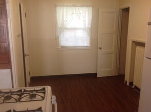 213 E Mill St, Unit Apartment A in Owatonna, MN - Building Photo - Building Photo