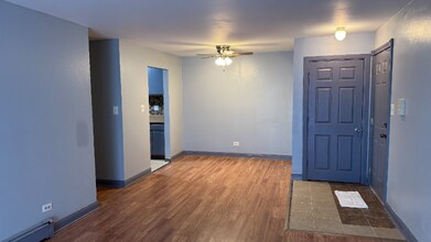 9970 S 84th Terrace in Palos Hills, IL - Foto de edificio - Building Photo