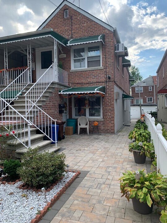 2321 Fenton Ave in Bronx, NY - Foto de edificio