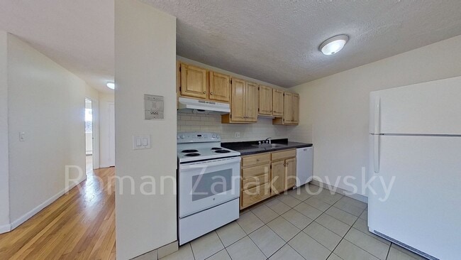 88 Gardner St in Boston, MA - Foto de edificio - Building Photo